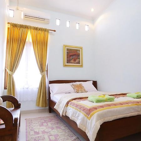 Griya Kedasih Guesthouse Джокьякарта Экстерьер фото