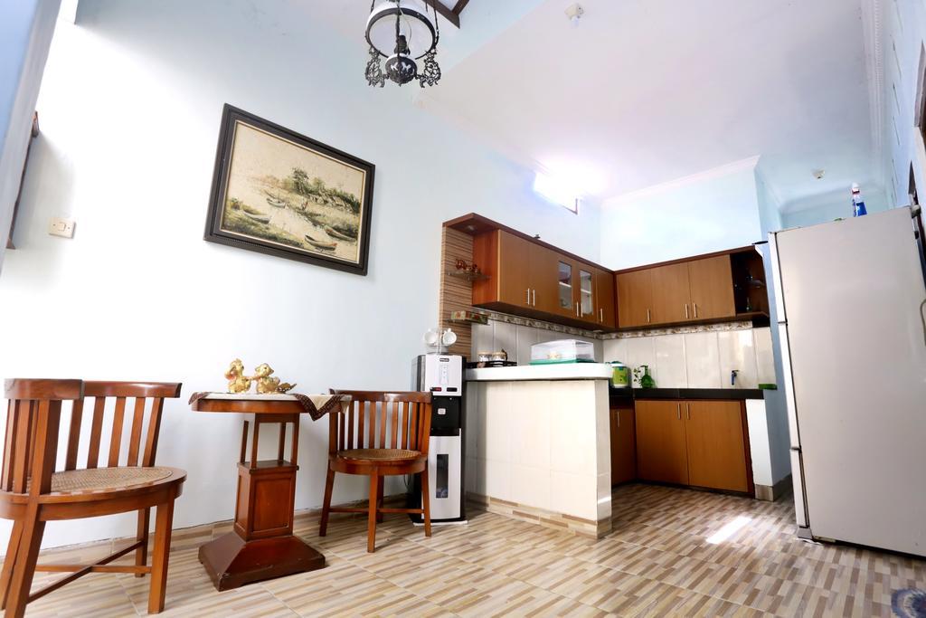 Griya Kedasih Guesthouse Джокьякарта Экстерьер фото